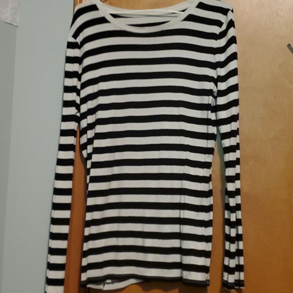 Long sleeve tee
